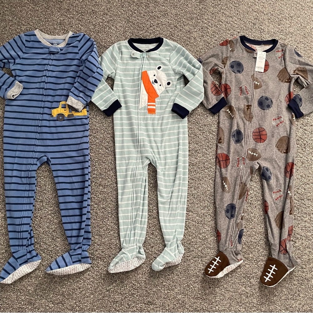 Toddler boys footed fleece one piece pajamas pj’s Carter’s size 5t lot